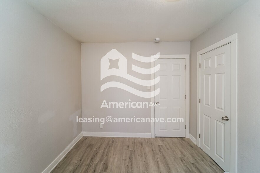 Building Photo - 2046 Russet St