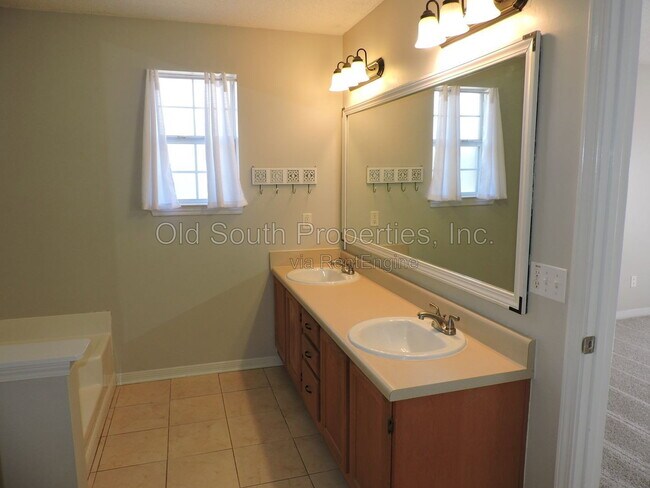 Building Photo - 555 Batten Blvd