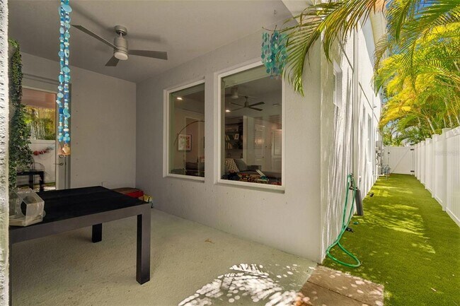 Building Photo - 213 S Albany Ave