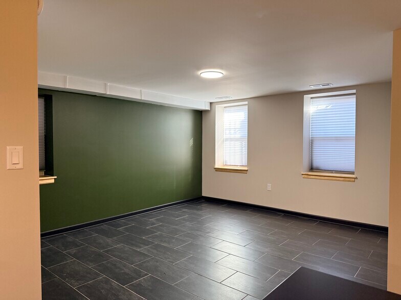 Building Photo - 2050 W Cullerton St