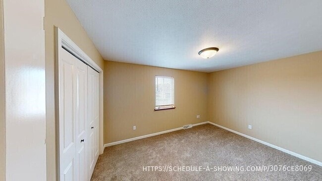 Building Photo - 1802 N Creek Cir