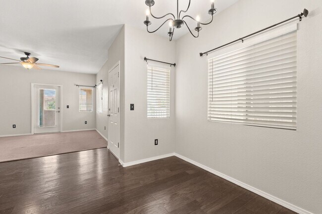 Building Photo - 6800 Vista Del Norte Dr NE