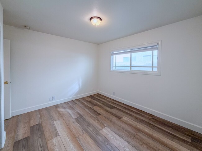 Building Photo - 5142 Sandpiper Way