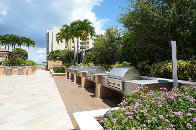 Building Photo - 90 Alton Rd