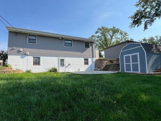 Building Photo - 9141 Grand Ave