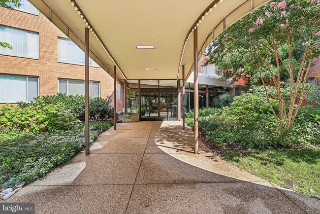Building Photo - 1111 Arlington Blvd