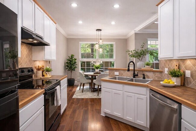 Building Photo - 2632 Century Park Blvd