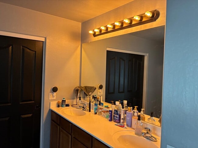 Building Photo - 9226 N 182nd Dr