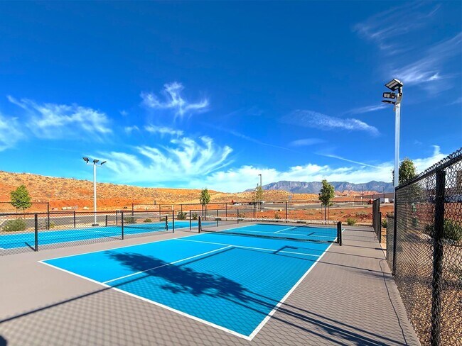 Building Photo - 2 bed, 1 bath Condo