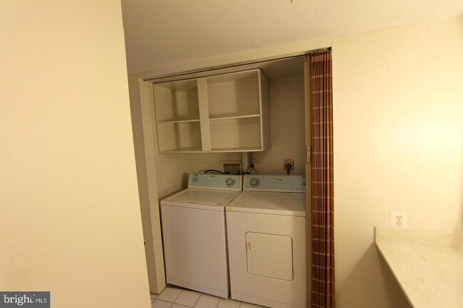 Building Photo - 8509 Barrington Ct