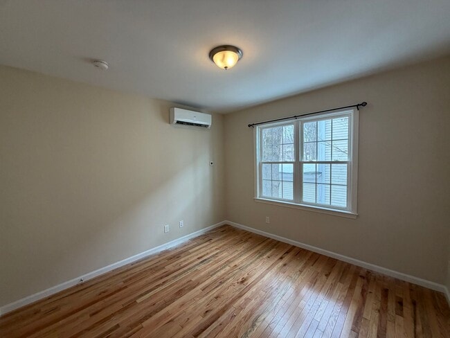 Building Photo - 160 Summer St