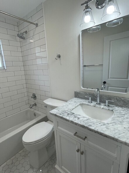 Building Photo - 1332 SE Sanchez Ave