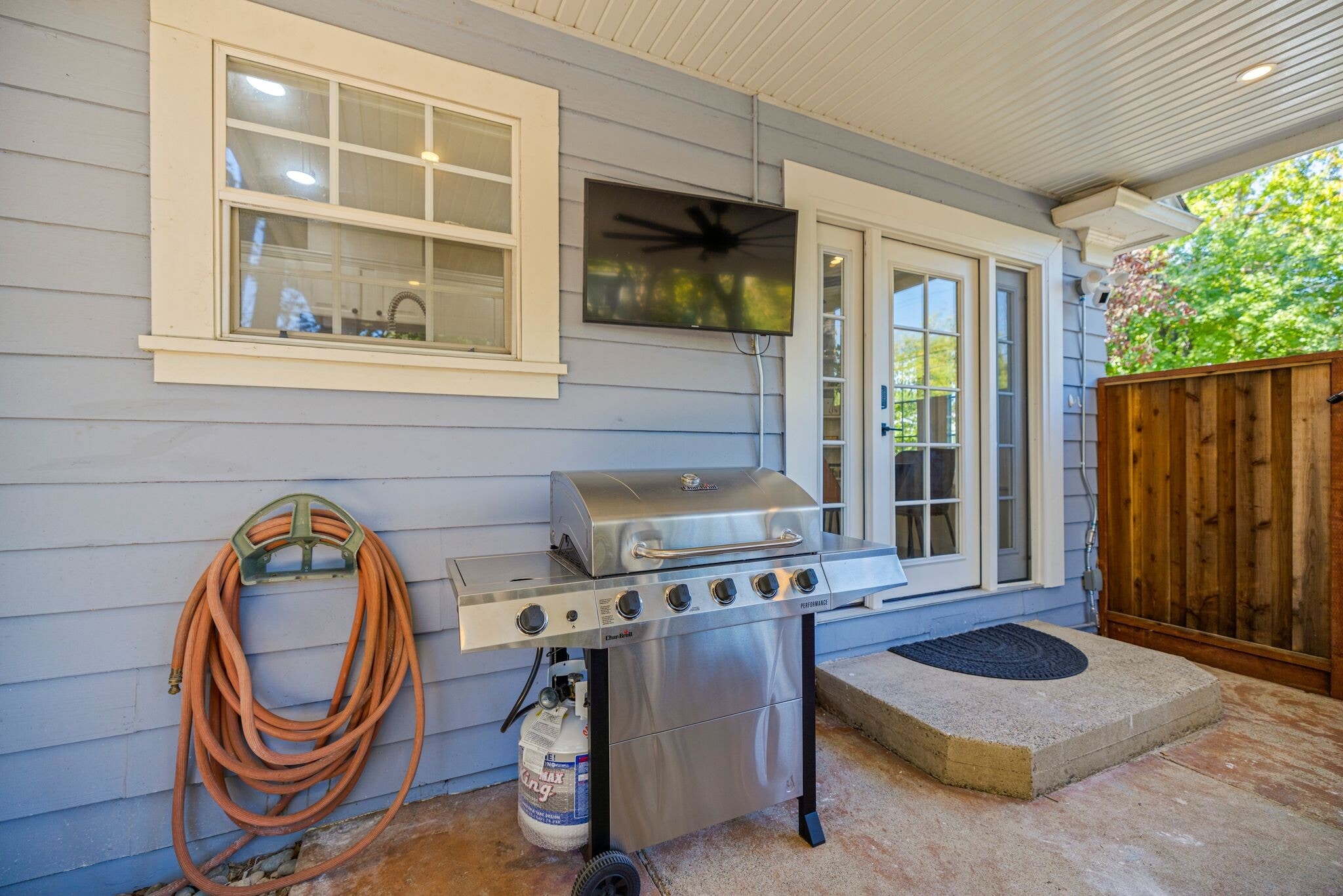 Smart TV in covered patio - 401 Alhambra Blvd