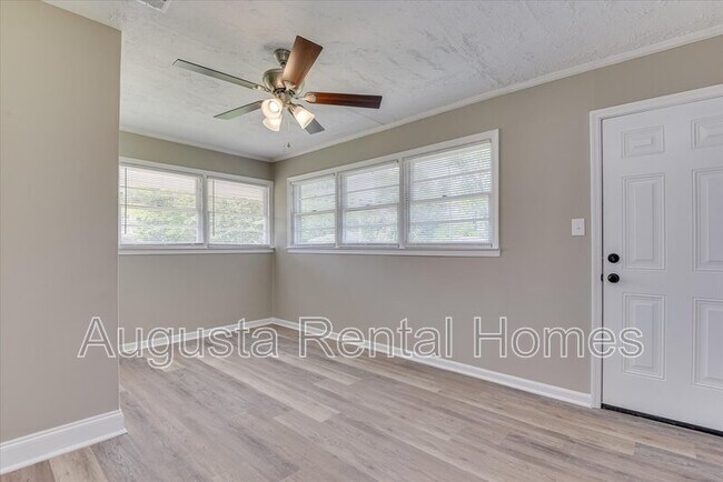 Building Photo - 623 Aiken St