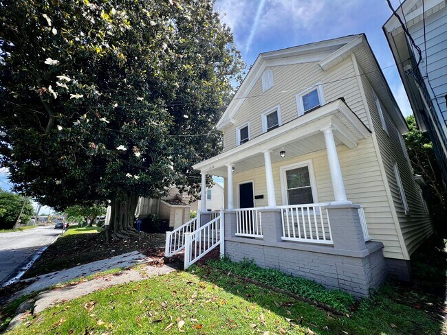 Building Photo - Newly renovated home in the Historic South Norfolk Neighborhood.