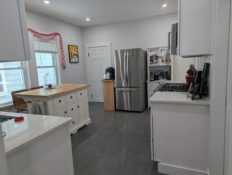 Building Photo - 14 Seven Pines Ave