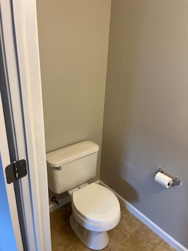 Building Photo - Spacious 2 Bed, 2.5 Bath Townhome in Peace...