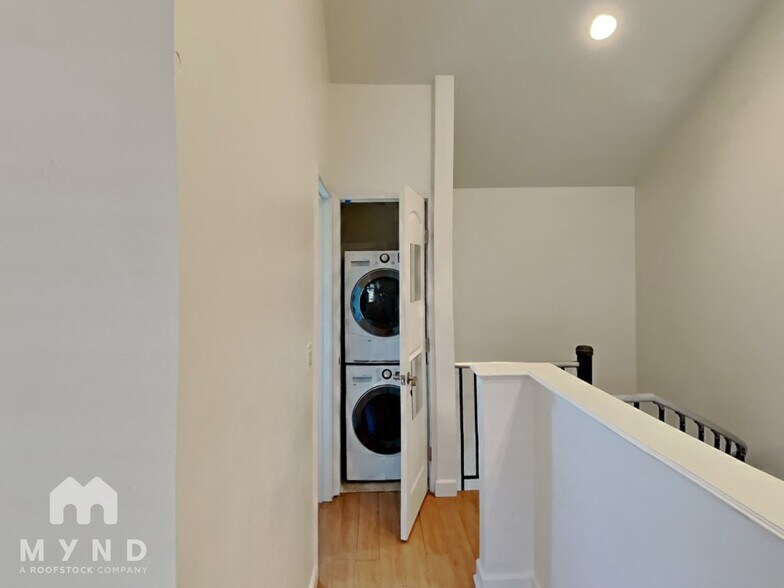 Building Photo - 512 Henry St