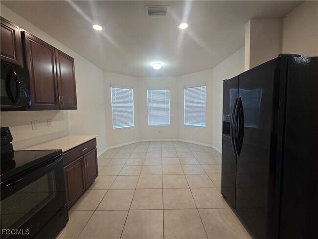 Building Photo - 1230 NW 19th St