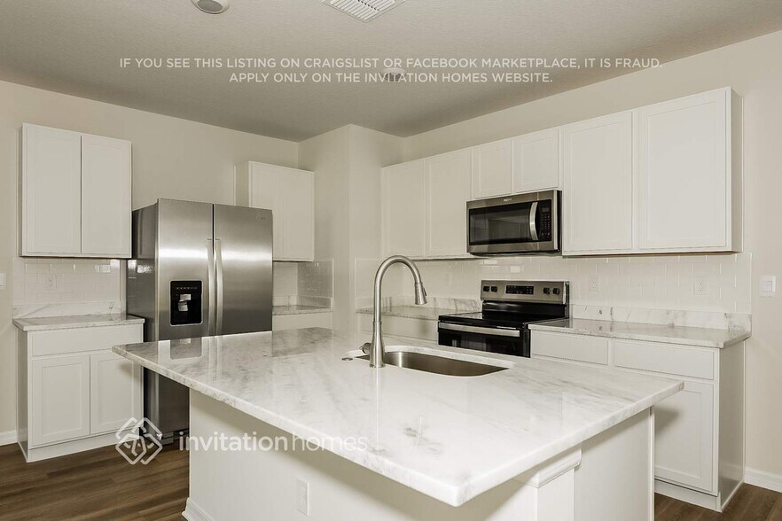 Building Photo - 8029 Majestic Palms Ct