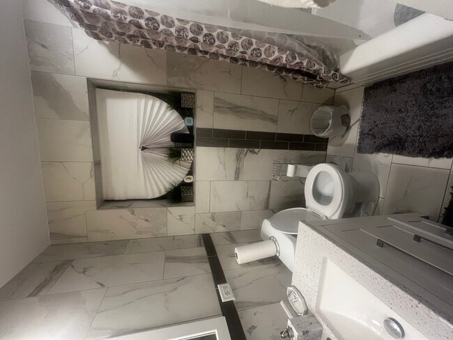 Building Photo - 13622 S School St