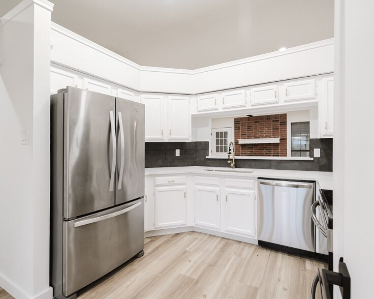 Building Photo - 301 Sheffield Dr