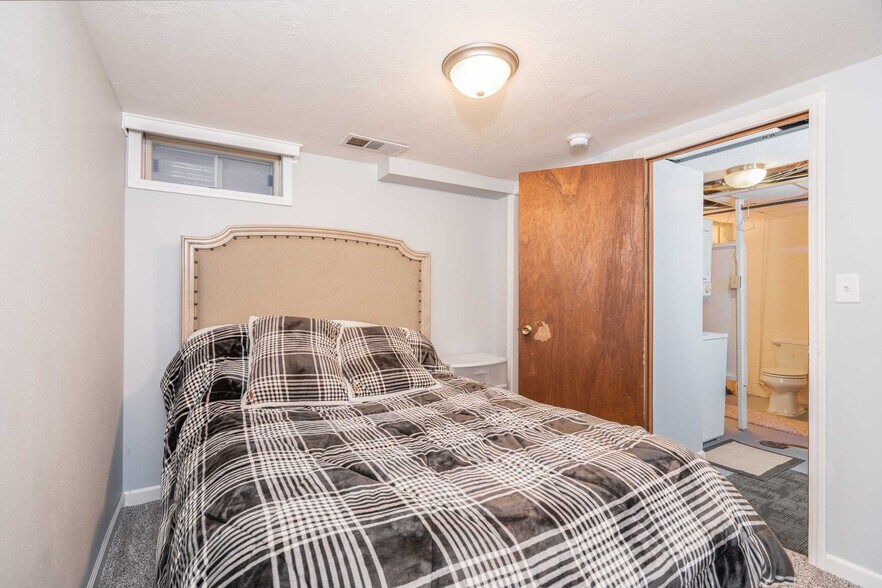 Bed 3 - Basement - 1304 E Sylvan Cir