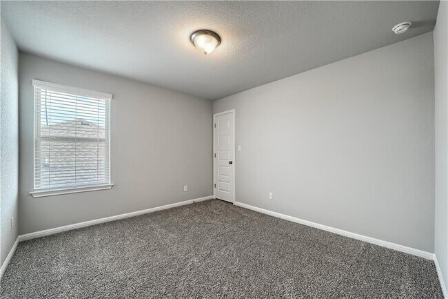 Building Photo - 2924 Sage Ranch Dr