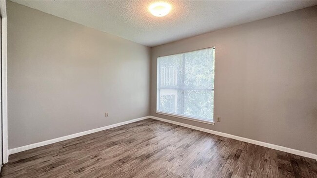 Building Photo - 9201 Simmons Rd