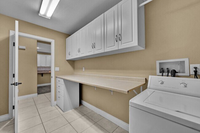 Building Photo - A Fabulous 4 Bedroom Home with a Sparkling Pool!!!