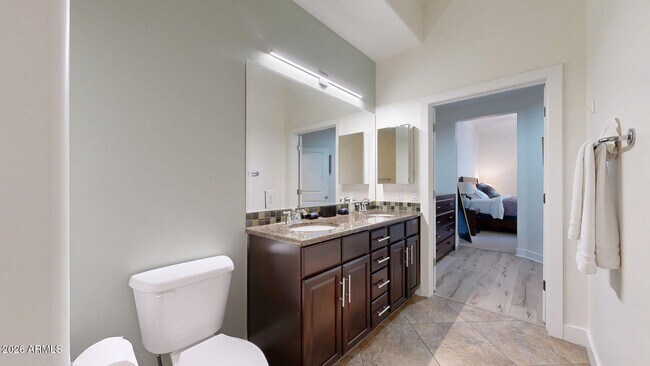 Building Photo - 945 E Playa Del Norte Dr