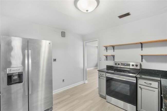 Building Photo - 6013 N Otis Ave