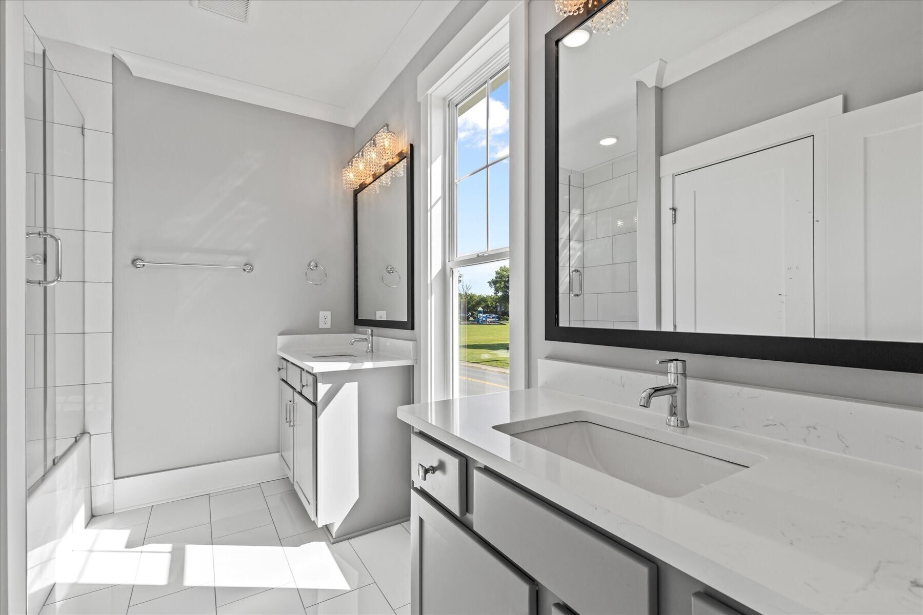 Building Photo - 321 Old Shackle Island Rd