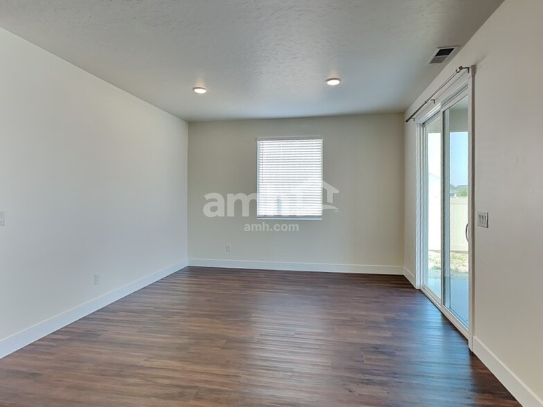 Building Photo - 941 N Rivermist Pl