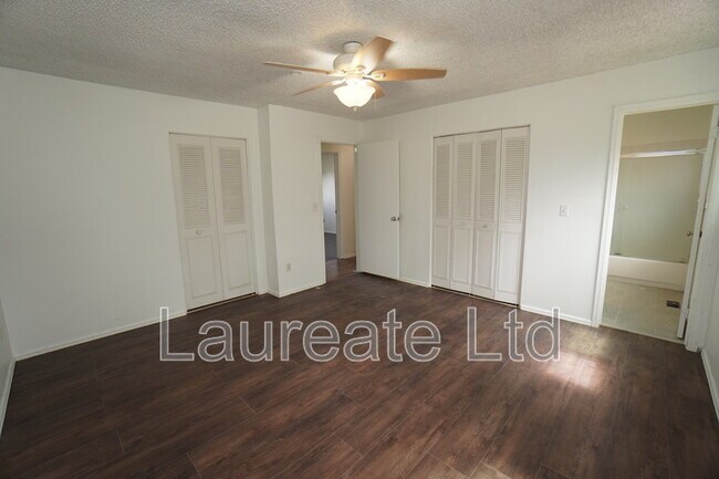 Building Photo - 11536 E Center Dr