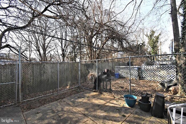 Building Photo - 5816 Knox St