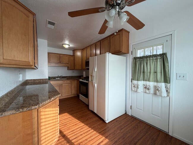 Building Photo - NEW LISTING!! 3 Bedroom 1.5 Bathroom House with Huge Yard, Central Heat & Air!