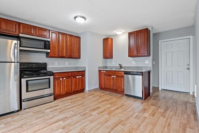 Primary Photo - 2 bedroom 1 bath with washer/dryer include...