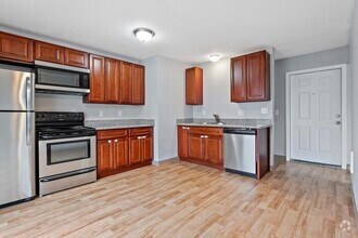 Building Photo - 2 bedroom 1 bath with washer/dryer include...
