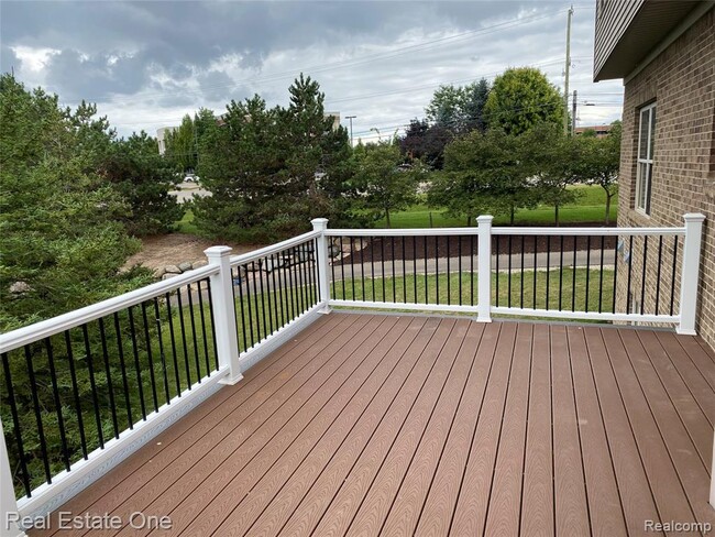 Building Photo - 39206 Silverthorne Bend