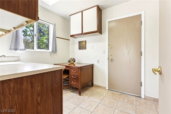 Building Photo - 3013 Sungold Dr