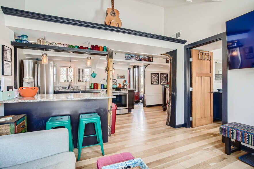 Building Photo - 835 Urban St