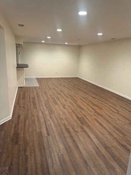 Building Photo - 3548 Oakmont Dr