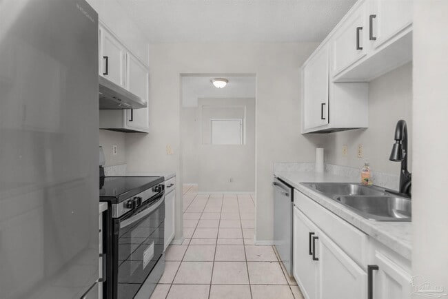 Building Photo - 3411 Green Briar Pkwy