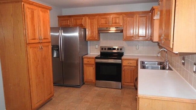 Building Photo - 621 N Downey Ct