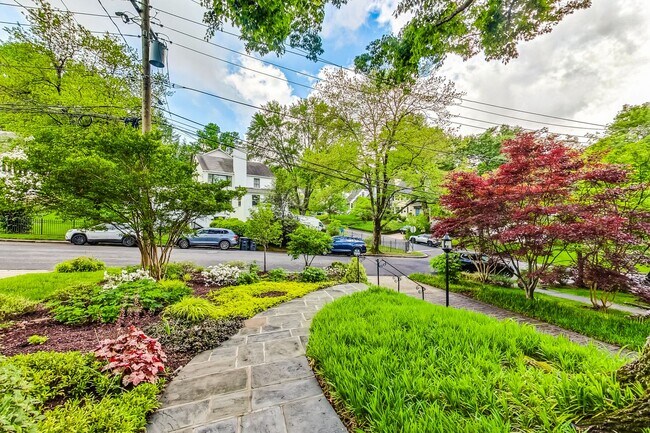 Building Photo - COMING SOON - Stunning 4 bed + 2 full & 2 1/2 bath Classic in NW DC