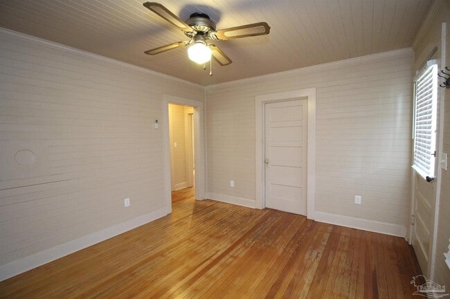 Building Photo - 3102 E De Soto St