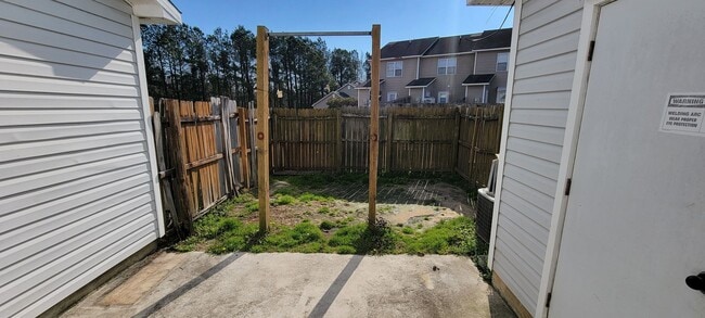 Building Photo - 106 Pinegrove Ct