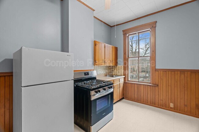 Building Photo - 1210 Lynch St