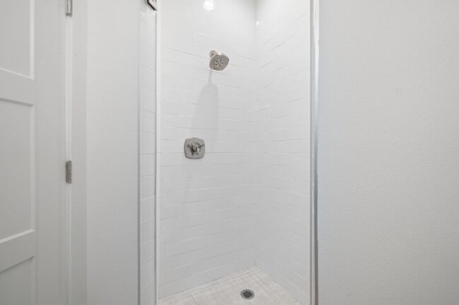 Building Photo - BEAUTIFUL Townhome For Rent in Downtown St Petersburg!